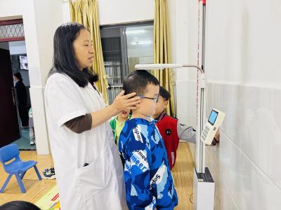 测生长发育 护牙齿健康