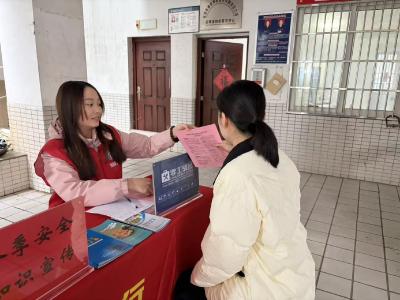 就业服务进小区 “职”达居民心坎里