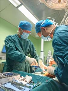 夷陵人民医院成功完成首例成人平足距下关节制动器植入手术