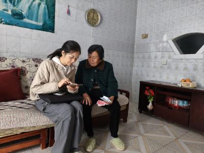 社区代缴“零跑腿”  医保服务惠民生