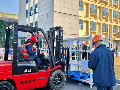 毫厘之间决高下 东城试验区开展叉车技能大比拼