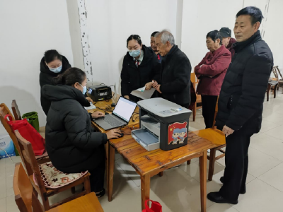 医保缴纳零距离 代缴服务暖人心