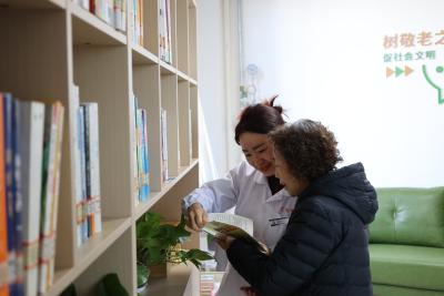 书香润桑榆 文化暖人心——夷陵人民医院医养服务中心建立图书流通点