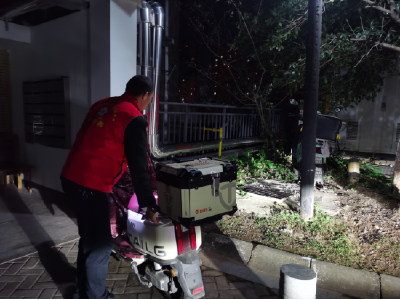 长江市场社区开展楼道清车行动