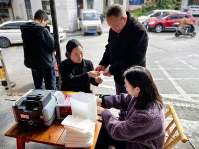 社区上门帮办医保 缴费无忧更省心