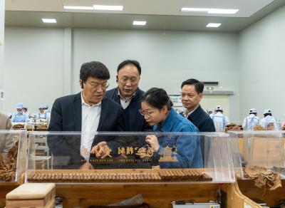 省总工会党组成员、副主席冯家欣来夷调研