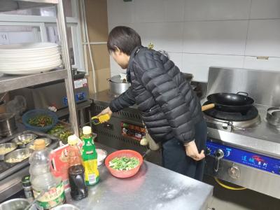开展燃气安全排查  筑牢小餐饮安全屏障