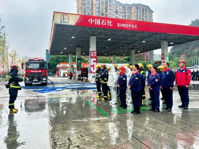 夷陵消防走进加油站 沉浸式筑牢安全防线