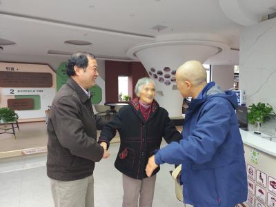 暖心守护！社区助力迷路老人平安归家