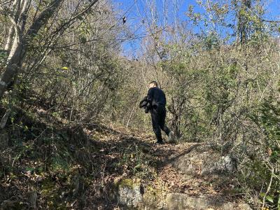 八公里山路情 党群同心暖人心