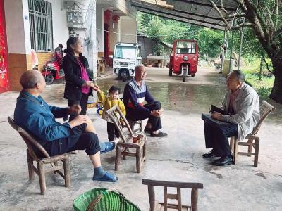 入户走访察民情 驻村帮扶解民忧