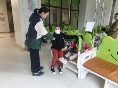 夷陵区医保局：政策宣传下基层 服务群众面对面