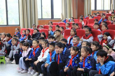 奇幻科学秀点亮校园 宜昌科普进校园活动走进黄花小学