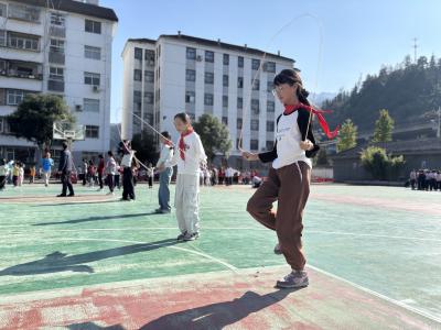 雾渡河镇中心小学举行秋季达标运动会
