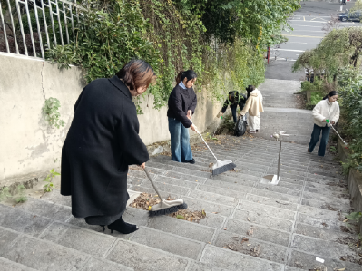 长江市场社区开展环境卫生清理专项行动