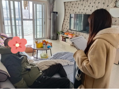 长江市场社区携爱心入户情暖残疾人