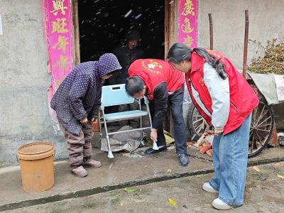 樟村坪镇：一枝一叶总关情，助行物资暖乡村