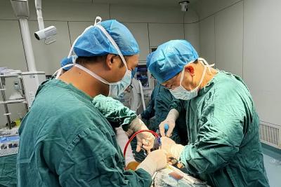 科室联动破痛点 就地施术惠民生