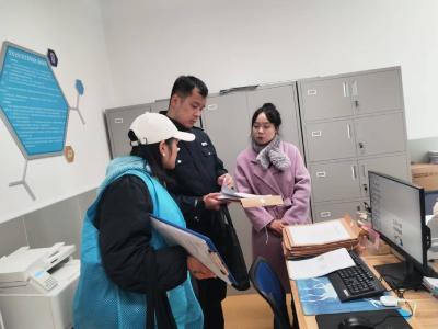 警社联动查隐患 守护校园平安线