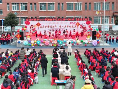 骏马奔腾迎新年  童心铸梦向未来