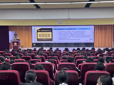 夷陵区实验初中开展女生青春期健康知识讲座