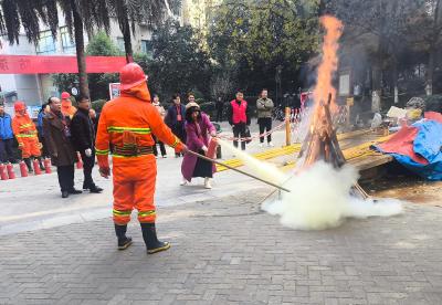 筑牢安全防线  守护平安家园