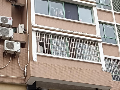 消防安全进万家 免费开设逃生窗