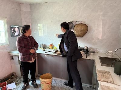 关爱独居老人 筑牢安全防线