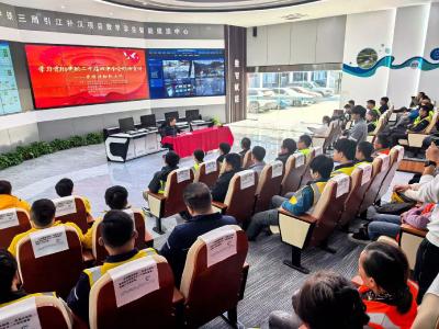 劳模宣讲进工地 全会精神入人心