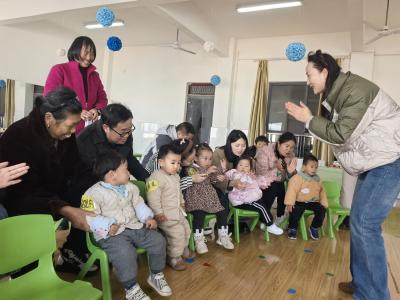 萌娃探园寻趣 暖心开启新程