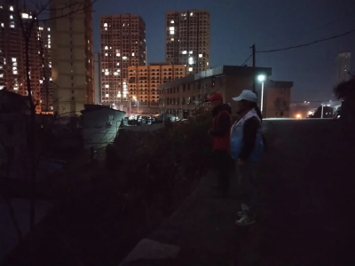 夜间巡查护民生 港虹社区筑牢安全防线