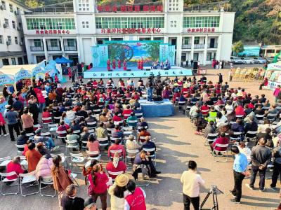 文艺盛宴绘新风 文明之花绽峡江