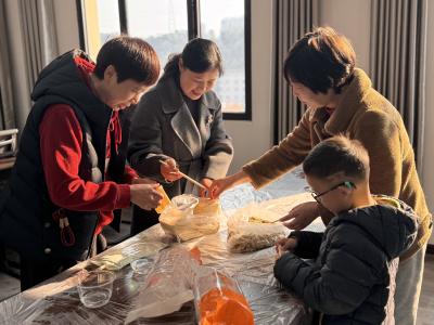 东城社区：邻里齐聚包饺子，党群同心迎冬至