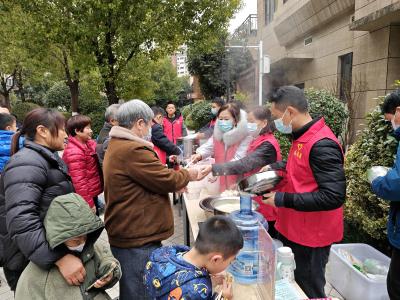 饺香暖冬至 邻里聚温情