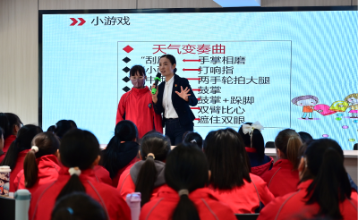 冯家湾小学开展六年级女生青春期安全主题培训