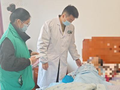 家医团队上门服务 解瘫痪居民燃眉之急