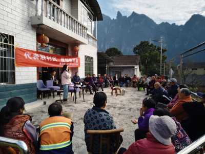 代表联村民 屋场听民意