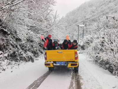 雪落山村暖人心 殷家坪村全力保障群众出行与生活