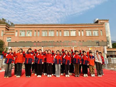 笔墨传情暖校园   人道大爱润童心