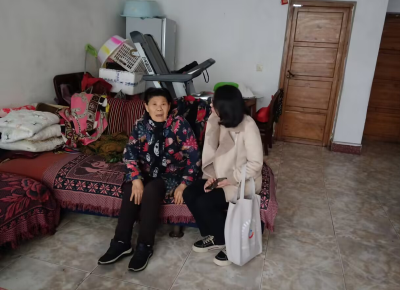 走访独居老人 筑牢“安全防线”
