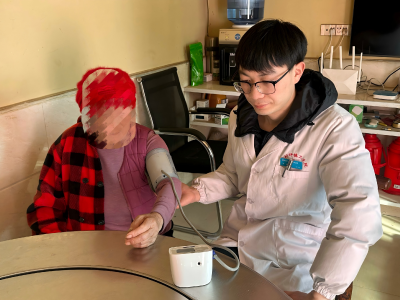 上门送健康 帮扶暖人心