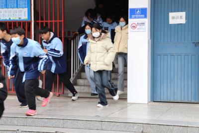 48秒！黄花初中消防疏散演练跑出“安全加速度”