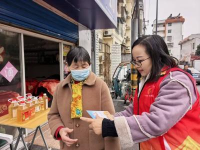 宪法宣传进小区  法律知识入人心