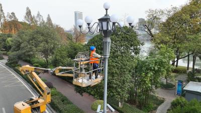 “智慧路灯”点亮松湖路！节能增亮焕新城市夜景