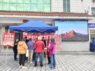【新时代文明实践】下堡坪乡：打卡学法接地气 普法摊点聚人气