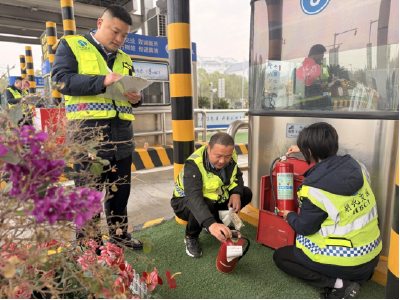宜昌北收费站：排查隐患筑防线 护航元旦平安行