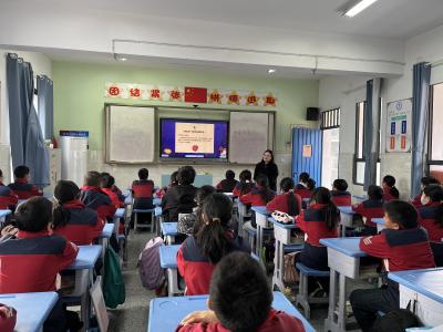 雾樟下学区举办“新秀杯”青年教师课堂竞赛