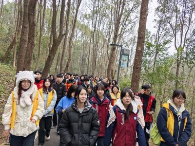 山野同行 心向暖阳——志愿“夷”起来徒步