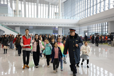 书香伴旅途 研学宜昌北站