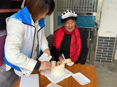 红围巾映笑颜 暖生日润心田——“救在夷陵”书写民生保障温情答卷